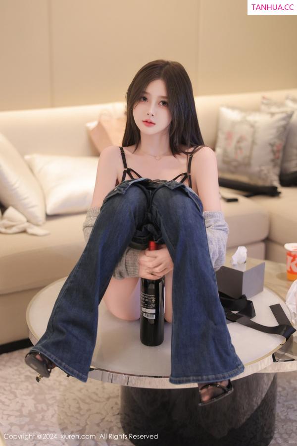   [XiuRen]高清写真图 2024.07.04 No.8806 奶喵喵 美腿黑丝第34张图片